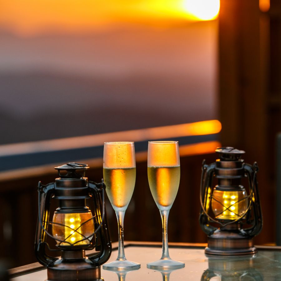 石鏡第一ホテル　眺望テラスにて　シャンパングラスが夕日に染まって