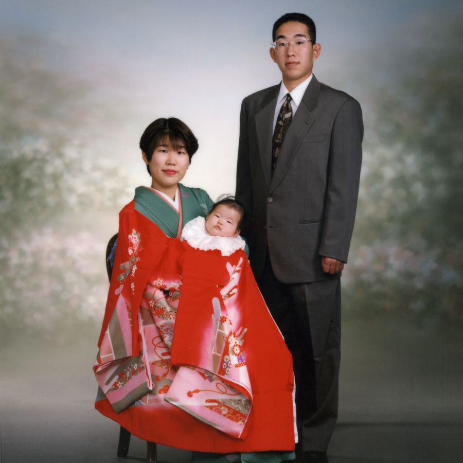 1995年家族３人写し赤ちゃんお宮参り
