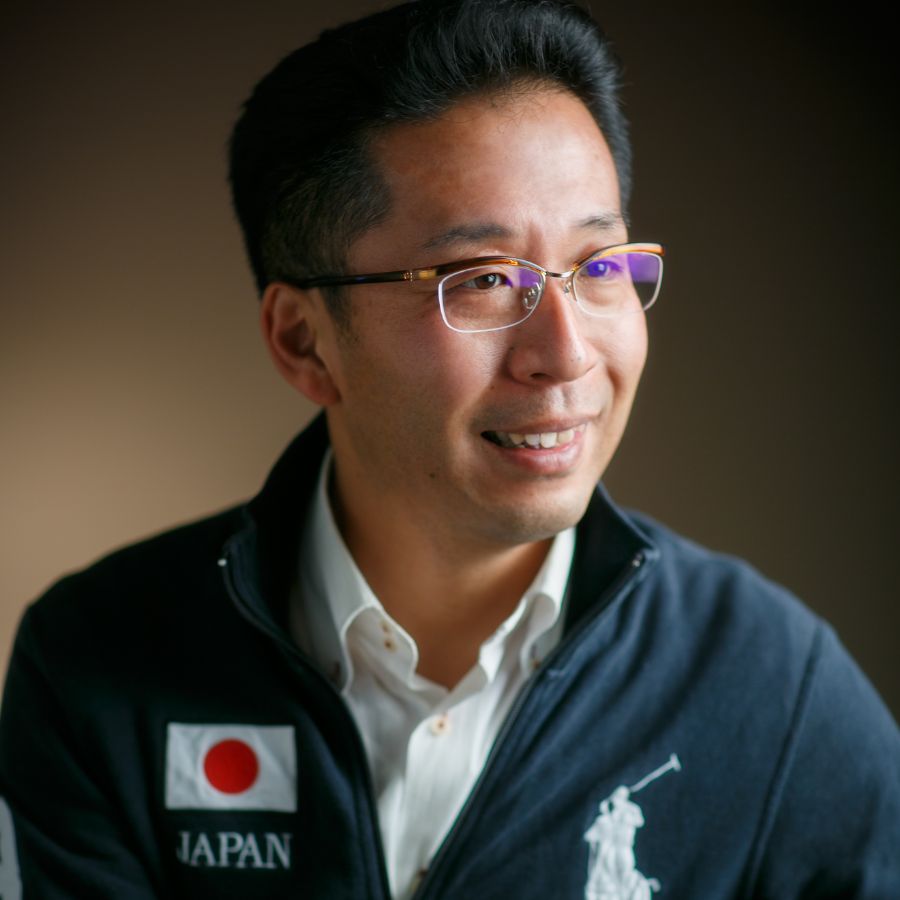 男性プロフィール写真 半身