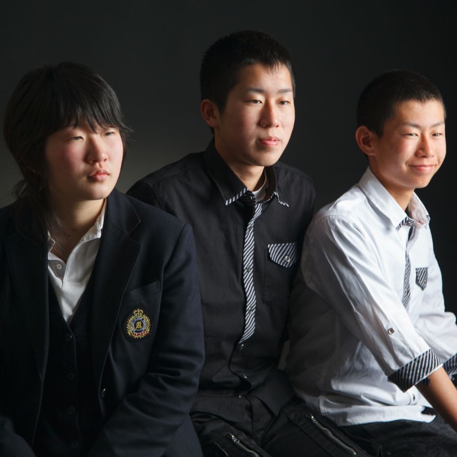 姉弟3人写し 黒バック