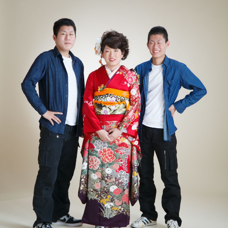 姉弟3人写し お姉ちゃん成人式振袖