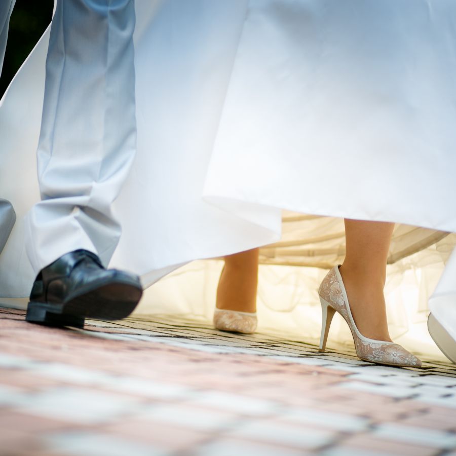新郎新婦の足元